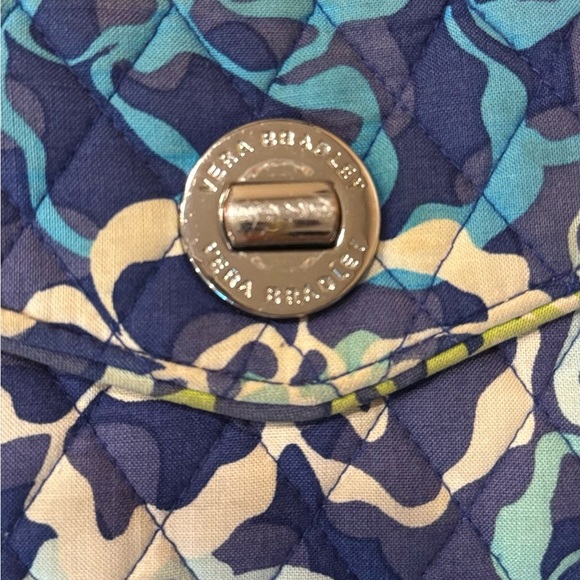 Vera Bradley Katalina Blues Quilted Wristlet Turnlock Wallet – EUC - Picture 2 of 5